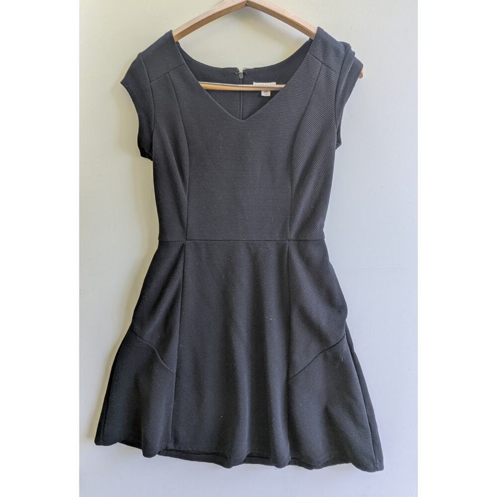 Merona Fit Flare Dress Womens‎ Small Black Excellent Textured V-Neck Pockets LBD